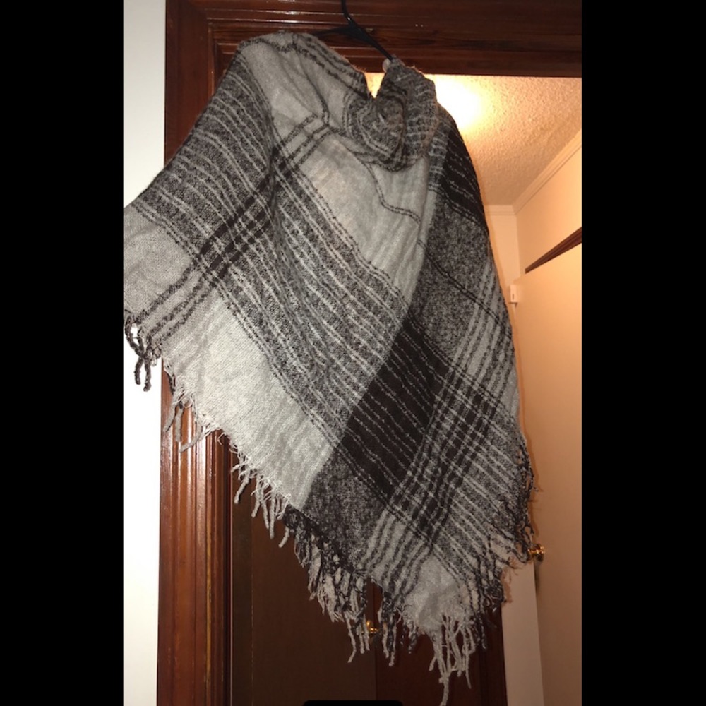 Shawl - Picture 2 of 3